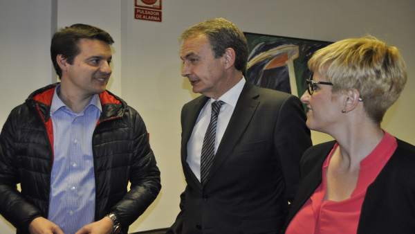 Rodríguez Zapatero y Óscar Galeano, en la sede del PSOE en Zaragoza Rodríguez Zapatero y Óscar Galeano, en la sede del PSOE en Zaragoza