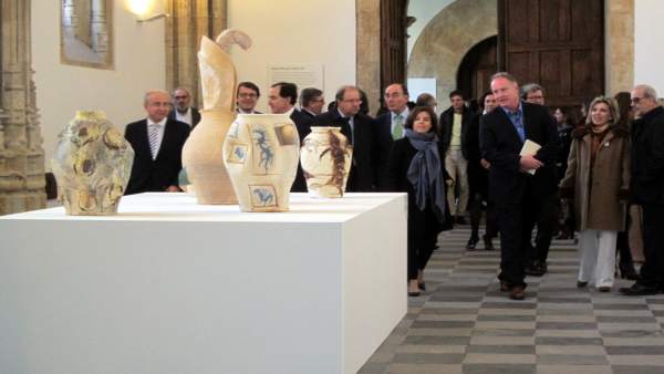 Autoridades en su visita a la exposición de Barceló en la USAL Autoridades en su visita a la exposición de Barceló en la USAL