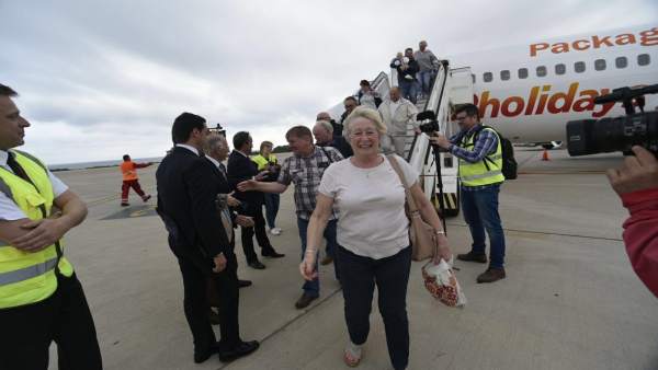 Un total de 180 turistas de Edimburgo aterrizan en el aeropuerto de Almería. Un total de 180 turistas de Edimburgo aterrizan en el aeropuerto de Almería.