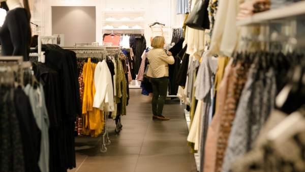 Tiendas, tienda, H&M, ropa, compras, compra, gente comprando Tiendas, tienda, H&M, ropa, compras, compra, gente comprando