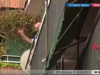 Amenaza con tirarse por la ventana si le desahucian