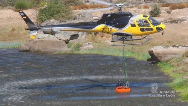 Imagen de uno de los helicópteros para apagar incendios Imagen de uno de los helicópteros para apagar incendios
