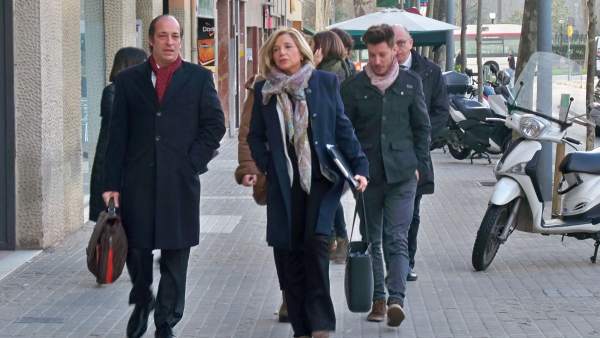 Joana Ortega y su abogado Rafael Entrena llegan al último día del juicio del 9N Joana Ortega y su abogado Rafael Entrena llegan al último día del juicio del 9N