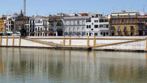 El malecón de la calle Betis. El malecón de la calle Betis.
