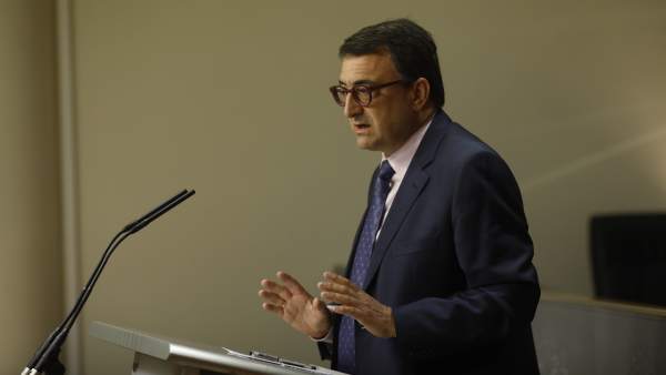 Aitor Esteban en rueda de prensa en el Congreso Aitor Esteban en rueda de prensa en el Congreso