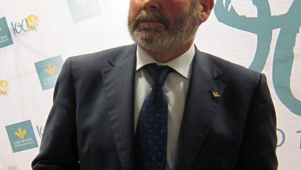 El presidente de Caja Rural de Salamanca . El presidente de Caja Rural de Salamanca .