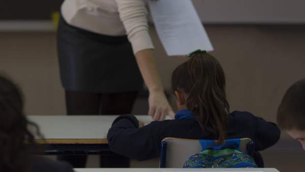 Colegio, escuela, aula, primaria, clase, niño, niña, niños, estudiando, estudiar Colegio, escuela, aula, primaria, clase, niño, niña, niños, estudiando, estudiar