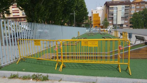 Zona de juego en la avenida de Granada. Zona de juego en la avenida de Granada.