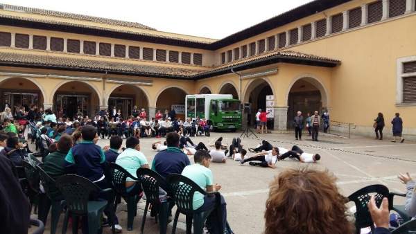 Juegos coreográficos llenan la plaza del Olivar de Palma Juegos coreográficos llenan la plaza del Olivar de Palma