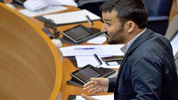 Educació valora el descens de l'abandonament escolar i destaca que ha baixat un 9% durant el govern del Botànic Educació valora el descens de l'abandonament escolar i destaca que ha baixat un 9% durant el govern del Botànic