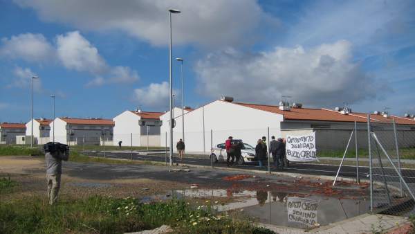 Al fondo las viviendas del 'Casa por Casa' de Santa Lucía. Al fondo las viviendas del 'Casa por Casa' de Santa Lucía.