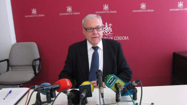 Emilio Aumente en rueda de prensa Emilio Aumente en rueda de prensa
