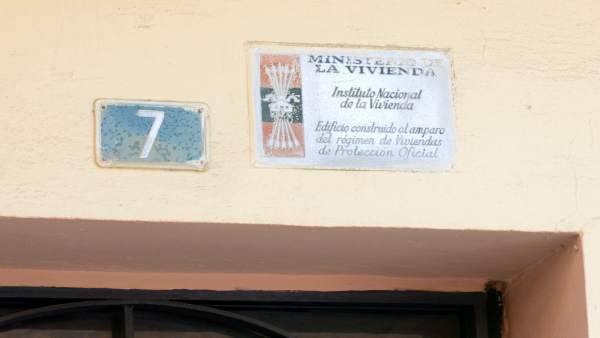 Paiporta iniciarà el dimarts la substitució de plaques amb simbologia franquista en habitatges protegits Paiporta iniciarà el dimarts la substitució de plaques amb simbologia franquista en habitatges protegits