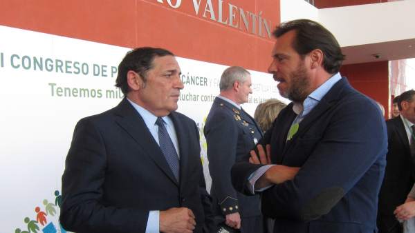 El consejero con el alcalde de Valladolid antes de la inguración del Congreso El consejero con el alcalde de Valladolid antes de la inguración del Congreso