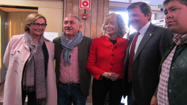 María Teresa Fernández de la Vega junto a Javier Fernández y Pepe Álvarez María Teresa Fernández de la Vega junto a Javier Fernández y Pepe Álvarez