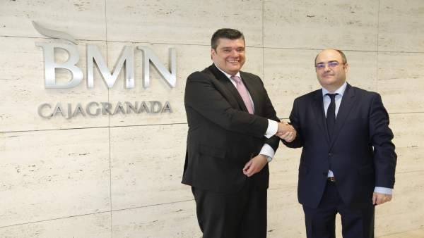 Salvador Curiel e Ildefonso Cobo firman acuerdo entre CajaGranada y Cosital Salvador Curiel e Ildefonso Cobo firman acuerdo entre CajaGranada y Cosital