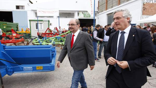 Lambán y Olona este sábado en la feria VALGA de Épila. Lambán y Olona este sábado en la feria VALGA de Épila.