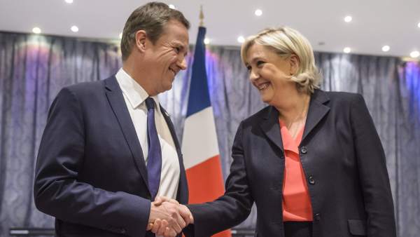 Nicolas Dupont-Aignan y Le Pen Nicolas Dupont-Aignan y Le Pen