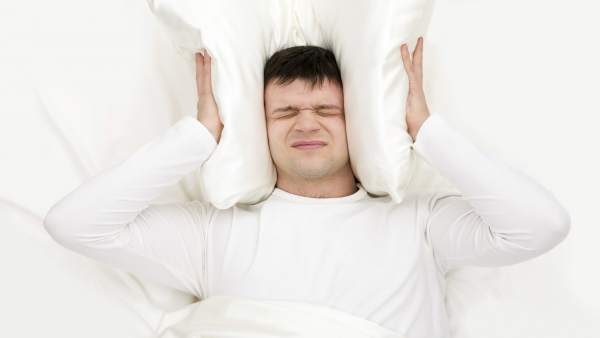 Ruido, dormir, cama, insomnio, sueño. Ruido, dormir, cama, insomnio, sueño.