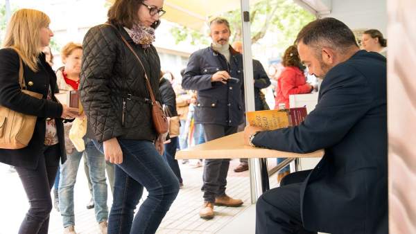 Jesús Sánchez Adalid firma libros en Cáceres Jesús Sánchez Adalid firma libros en Cáceres