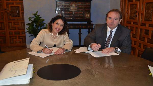 Firma de contrato de gestión de Epremasa Firma de contrato de gestión de Epremasa