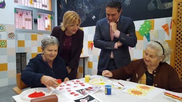 Violante Tomás Junto Con El Alcalde De Alcantarilla Violante Tomás Junto Con El Alcalde De Alcantarilla