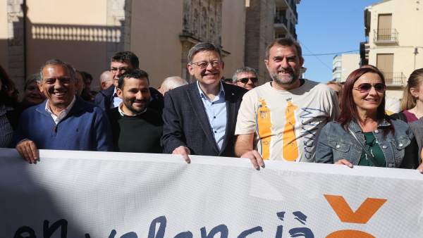 El 'president' ha asistido al encuentro junto al titular de Educación El 'president' ha asistido al encuentro junto al titular de Educación
