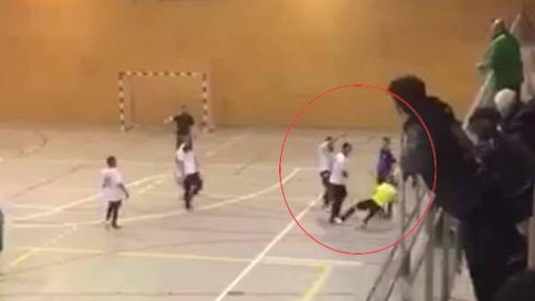 Agresión a un árbitro de fútbol sala Agresión a un árbitro de fútbol sala