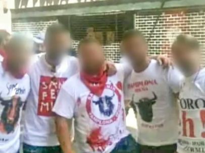 Cinco acusados de violación