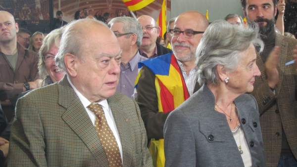 Jordi Pujol (CiU) y su esposa, Marta Ferrusola. Jordi Pujol (CiU) y su esposa, Marta Ferrusola.