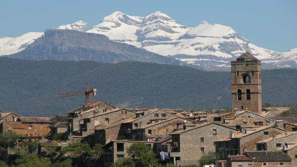 Vista De Aínsa (Huesca) Vista De Aínsa (Huesca)