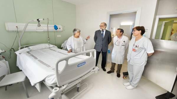 Domínguez, en una de las habitaciones de protección radiológica. Domínguez, en una de las habitaciones de protección radiológica.
