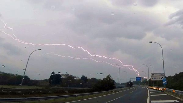 Rayo sobre la autopista Rayo sobre la autopista