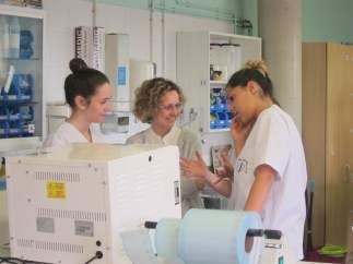 La Consellera M.Ruiz, En Una Visita Al Instituto Joan Oró De Martorell