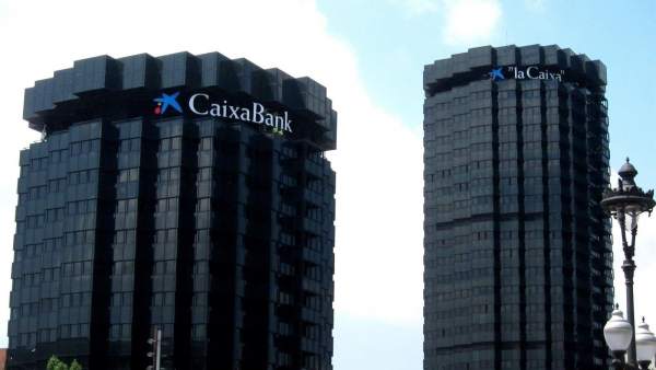 Sede de la Caixa con el logotipo de CaixaBank. Sede de la Caixa con el logotipo de CaixaBank.