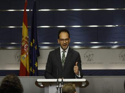 Rueda de prensa de Antonio Hernando en el Congreso