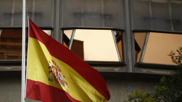 La bandera de España ondea en el Tribunal Constitucional. La bandera de España ondea en el Tribunal Constitucional.