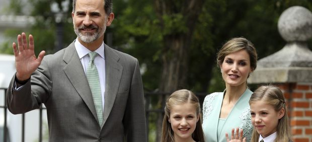 Saludando a los presentes