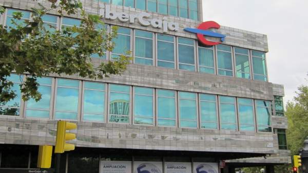 Sede de Ibercaja en Zaragoza. Sede de Ibercaja en Zaragoza.