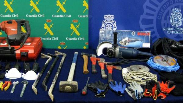 Efectos intervenidos a este grupo criminal especializado en butrones Efectos intervenidos a este grupo criminal especializado en butrones