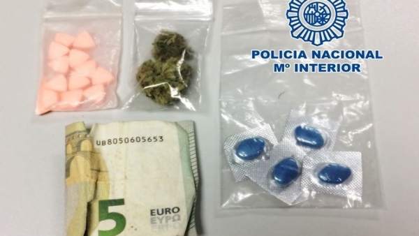 Nota Prensa 'La Policía Nacional Detiene A Un Hombre Al Que Se Le Incautó Éxtasi Nota Prensa 'La Policía Nacional Detiene A Un Hombre Al Que Se Le Incautó Éxtasi