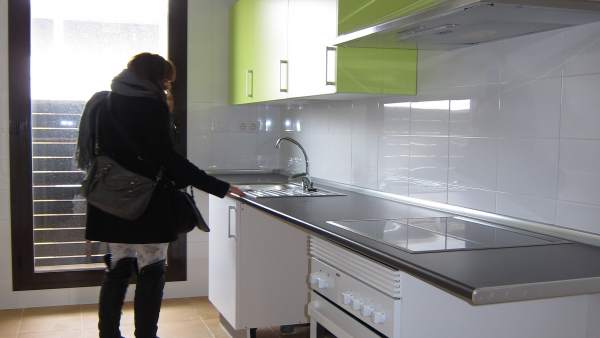 Una Cocina De Un Piso Nuevo En Zaragoza. Viviendas, Alquiler, Compra, Cocinas Una Cocina De Un Piso Nuevo En Zaragoza. Viviendas, Alquiler, Compra, Cocinas