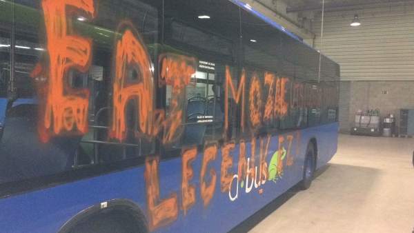 Autobús DBUS atacado en San sebastián Autobús DBUS atacado en San sebastián