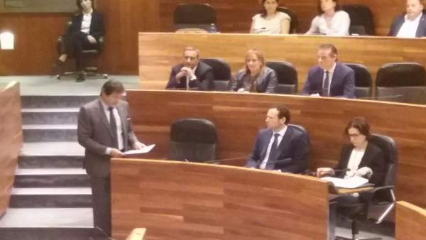 Javier Fernández en el Pleno. Javier Fernández en el Pleno.