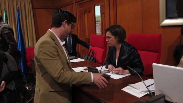 Pedro García con Isabel Ambrosio en el Pleno Pedro García con Isabel Ambrosio en el Pleno