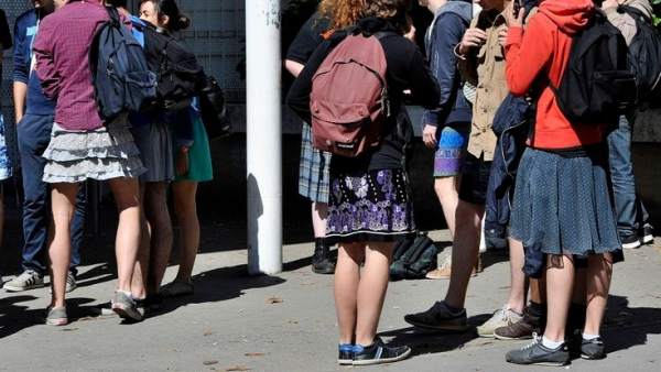 Estudiantes franceses con falda Estudiantes franceses con falda