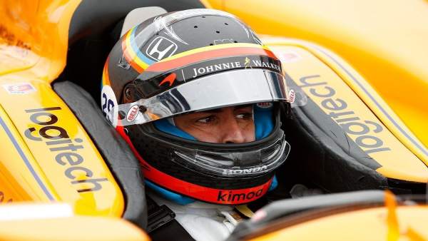Alonso (McLaren) entrenando la Indy Alonso (McLaren) entrenando la Indy