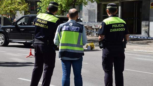 Agentes de Policía en el lugar del tiroteo Agentes de Policía en el lugar del tiroteo