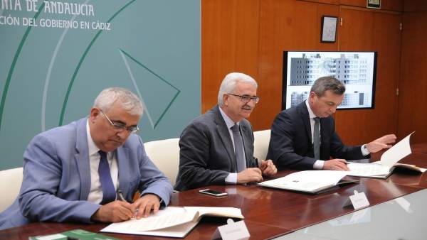 La firma del convenio de El Olivillo La firma del convenio de El Olivillo