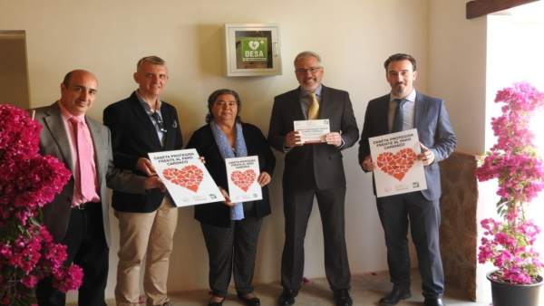 Responsables de Cajasur y del Colegio de Médicos en la caseta Responsables de Cajasur y del Colegio de Médicos en la caseta